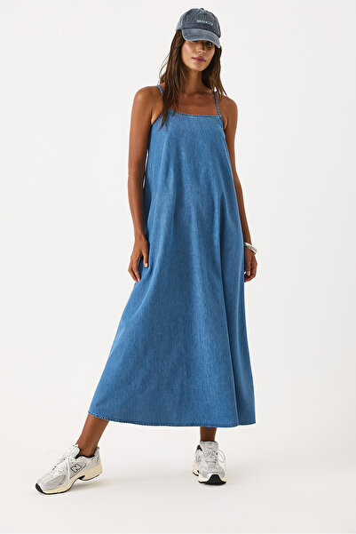 VENA Μπλε τζιν φόρεμα με μακρύ μέγεθος με λεπτομέρεια στην πλάτη - MED BLUE