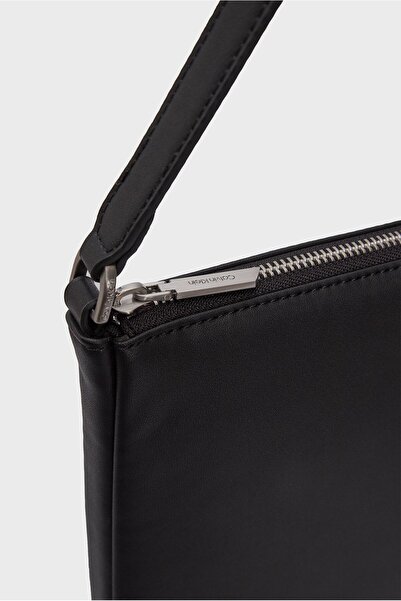 Calvin Klein CK MUST CONVERTIBLE LAPTOP POUCH