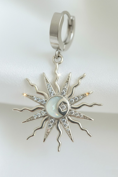 özgül takı ve tasarım Paslanmaz Çelik Gümüş Renk Güneş Ay Ve Yıldız Desenli Zirkon Taşlı Kadın Küpe