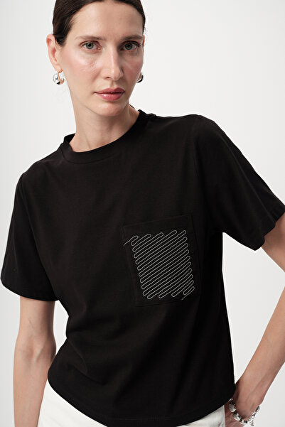 Allyco Μαύρο πλεκτό μπλουζάκι με λαιμόκοψη και στάμπα τσέπης