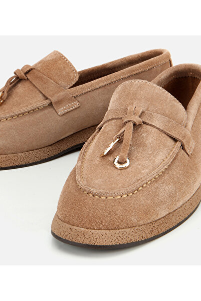 Hotiç Kadın Süet Deri Vizon Gold Aksesuarlı Klasik Loafer