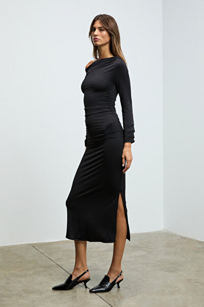 GRIMELANGE SULTROY Kadın Asimetrik Yakalı Büzgü Detaylı Uzun Kollu Siyah Elbise