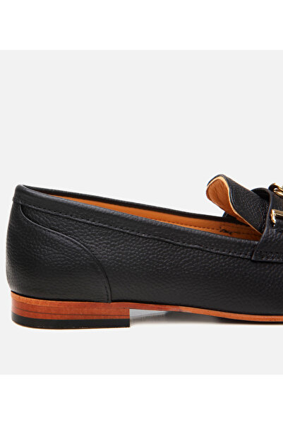 Hotiç Жіночі шкіряні класичні лофери з чорною пряжкою