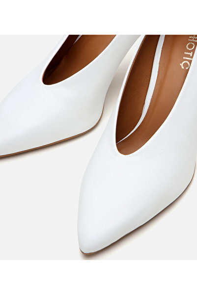 Hotiç Women's Leather Ecru Chain Detailed Stiletto