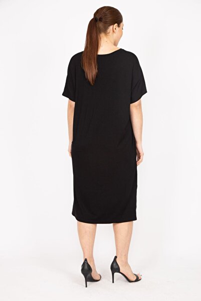 Şans Γυναικείο μαύρο φόρεμα μεγάλου μεγέθους με λεπτομερή χαμηλά μανίκια 65n35845