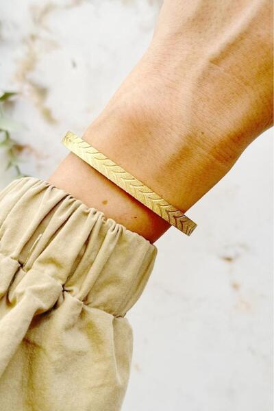 OQQO سوار أصفاد من الفولاذ الذهبي بنمط أوراق الشجر