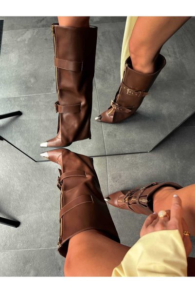 FUNDA AKIN Mi Luz Accessory Detailed Dust Cover Boots Brown