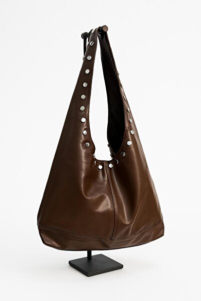 SHIKIRTI Γυναικεία τσάντα ώμου μεγάλου μεγέθους με λεπτομέρεια με καρφιά