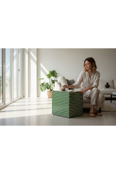 Aurelya El Yapımı Mozaik Küp Sehpa – Yeşil Seramik Desenli Modern Yan Sehpa (40x40cm)