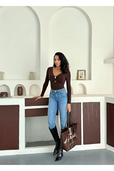 REELMODA Дамска блуза с падащи рамене, деколте, аксесоари и подплата отпред, в цвят пясък