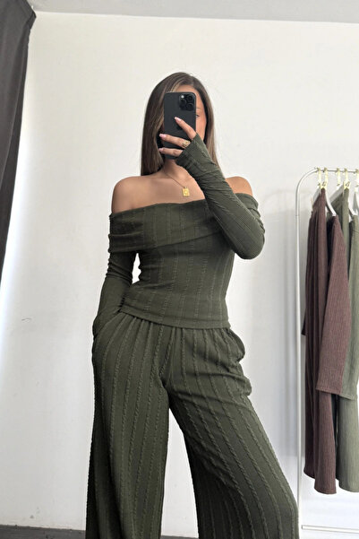 MOZENA Madonna Yaka Parmak Geçmeli Bluz ve Pantolon Takım