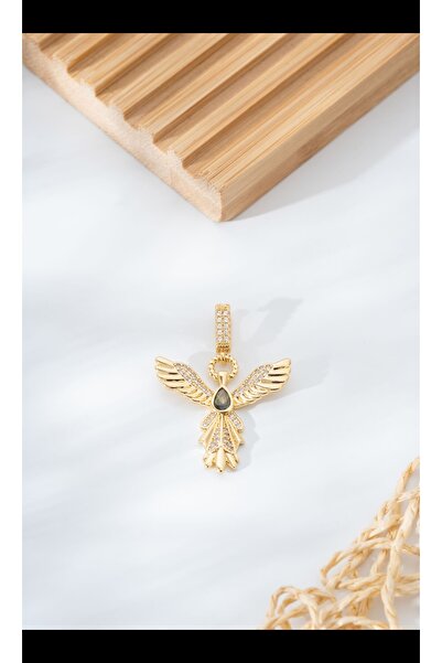 Finesa Jewelry تعليقة ذهبية اللون بتفاصيل حجرية سوداء وشكل طائر