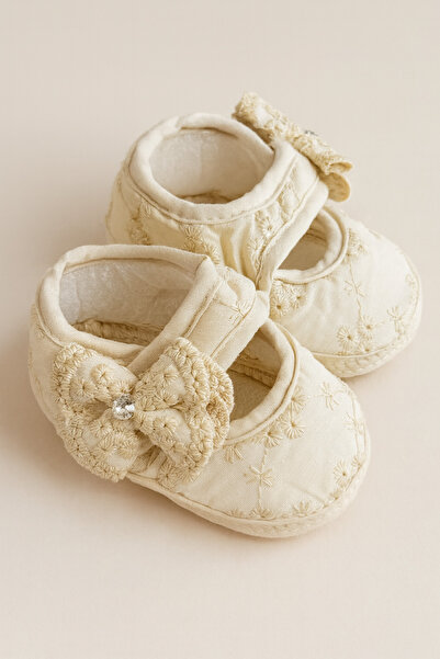 eradkids Premium Lace Detailed Baby Booties-Bandana Set