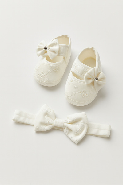 eradkids Premium Lace Detailed Baby Booties-Bandana Set