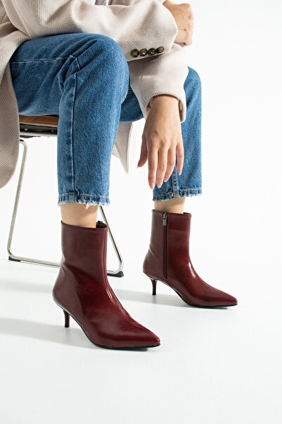 KOTAN Kadın Bordo Parlak Deri Görünümlü Sivri Burun İnce Topuklu Bot Fermuar Detaylı – Şık Günlük Stil