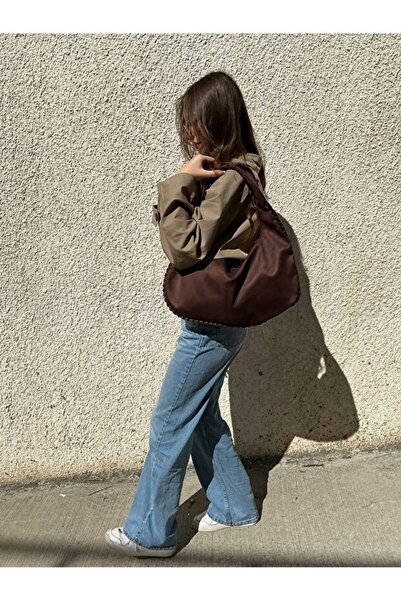 themoiss حقيبة كتف مويس أسي كوفي ذات الحجم الكبير المصنوعة من الجلد السويدي