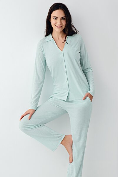 Pierre Cardin Women's Green Licensed Soft Texture Long Sleeve Buttoned Women's Pajama Set 2 Pairs of Socks Gift