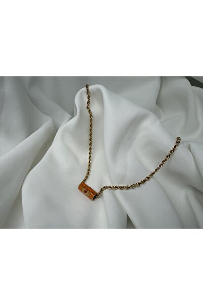 all mine قلادة من الفولاذ على شكل قلب مع سلسلة حلقات ملتوية