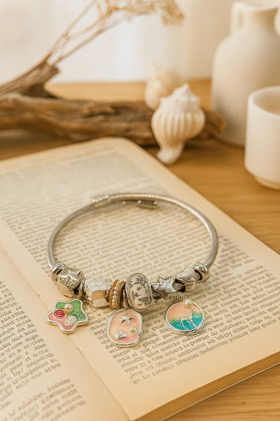 ARYA DESİGN Paslanmaz Charm Bileklik – Modern ve Dayanıklı Tasarım Hediye Kutulu