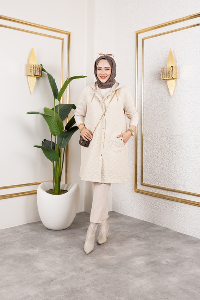 Elif Artar Kapıtone yelek bej