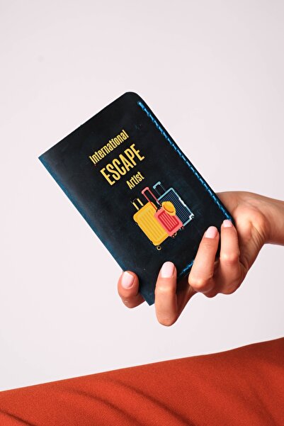 JUNIQ EDITION Hakiki Deri Lacivert Pasaport Kılıfı – “International Escape Ar...