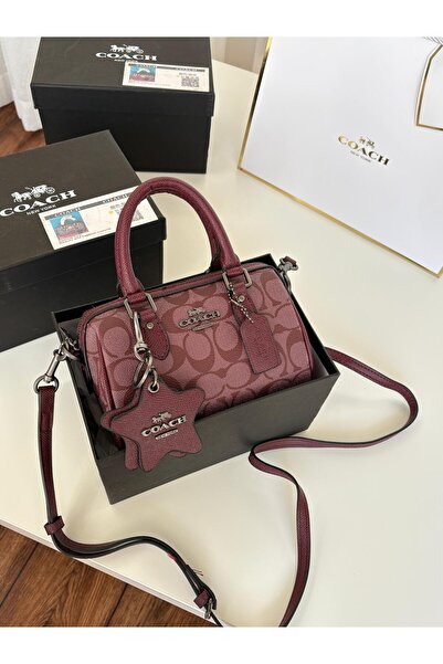 Generic Shoulder bag with accessories