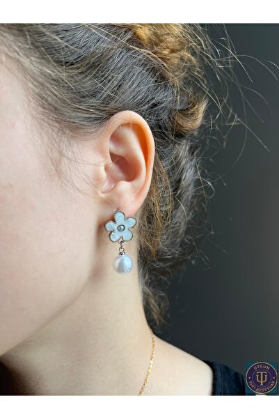 uyguntakıaksesuar Çiçek ve İnci Detaylı Zarif Kadın Küpe – Kararma Yapmaz Çelik Mat Gold Aksesuar