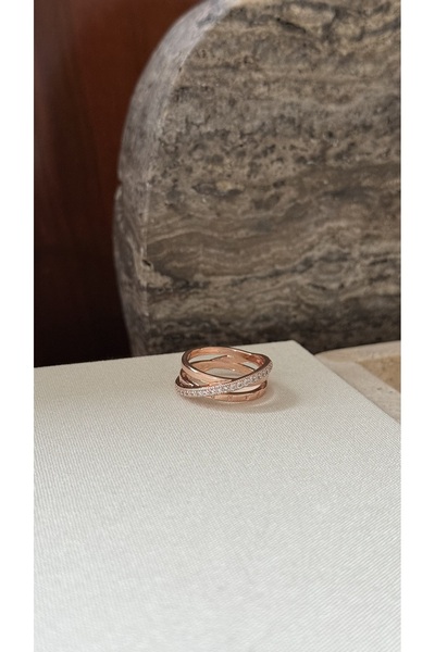 Muse Sister خاتم ذهبي وردي بتفاصيل حجرية حلزونية