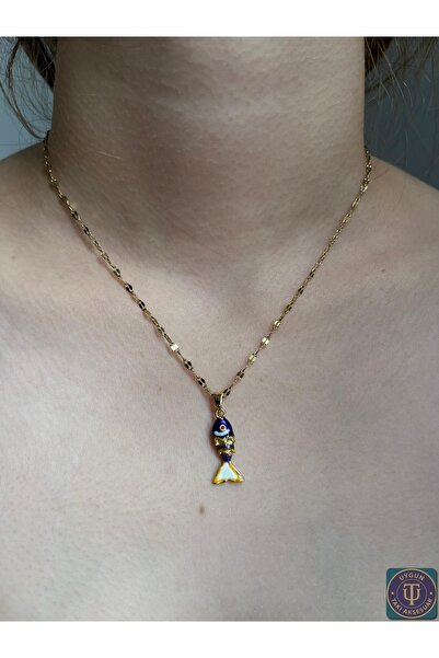 uyguntakıaksesuar قلادة نسائية ذهبية مع تمثال سمكة مطلية بالمينا الزرقاء - مص...