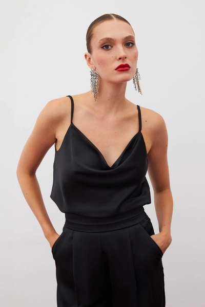 Sateen Saténová halenka s límečkem Degaje - černá