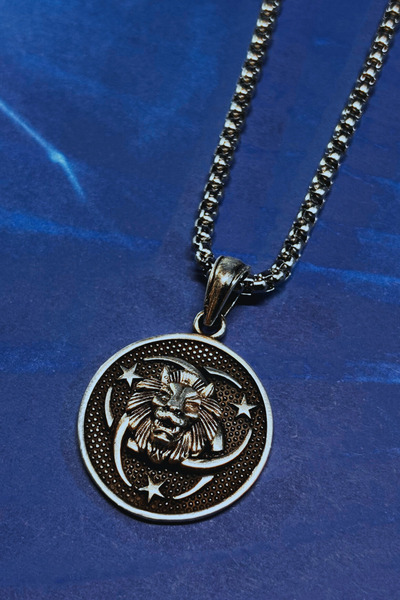 Begondio Aslan Figürlü Ay Yıldız El İşçiliği 925 Ayar Gümüş Erkek Kolye