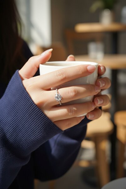 Moda Gümüş 925 Ayar Gümüş Lotus Çiçeği Tek Taş Yüzük