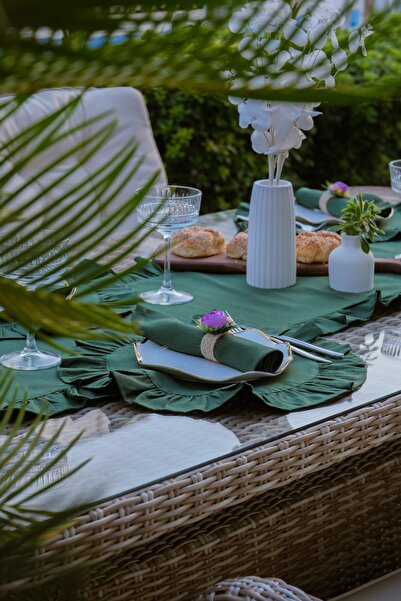 Konyaaltı Çeyizevi Fırfırlı Masa Takımı – 45x150 cm Runner + 6 Amerikan Servis + 6 Peçete – %100 Pamuk Duck Keten