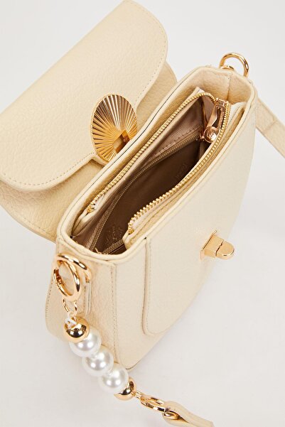 Levidor Cream Chain Pearl Detail Shoulder Bag