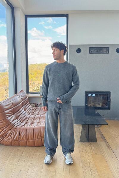 Flaw Wear Silence Embroidered Sweater