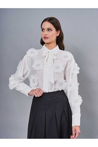 SERPİL 3D Çiçek Aplikeli Fiyonk Yakalı Uzun Kollu Gömlek 50756