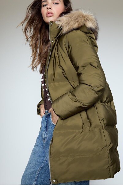 Stradivarius Kapüşonlu suni kürklü şişme mont