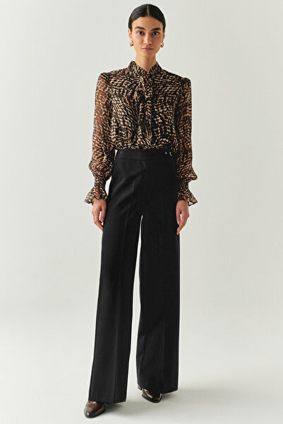 Exquise Wide Leg Regular Woven Trousers with Buckle Pockets
