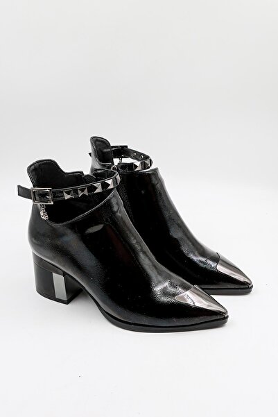 KRISTE BELL Kristebell Imported Accessory Detailed Heeled Classic Boots 2551 - Black Patent Leather - 36