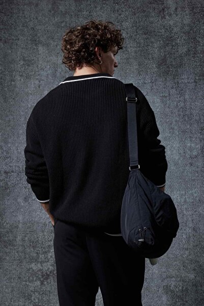 ablukaonline Men's Oversize Polo Neck Contrast Detailed Knitwear Sweater Black
