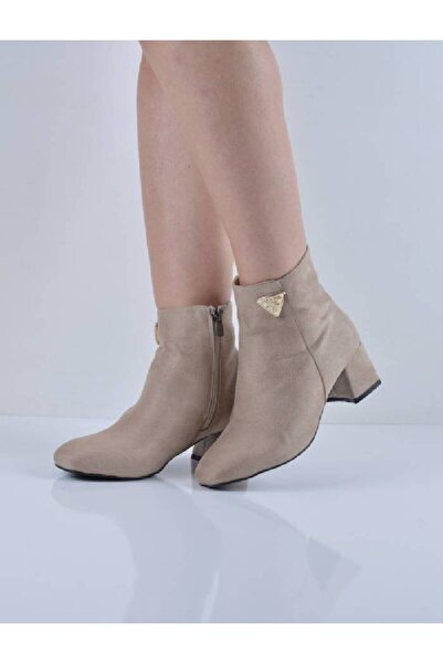Şanslı Ayakkabıcılık Ten Süet Kare Topuklu Kısa Bot