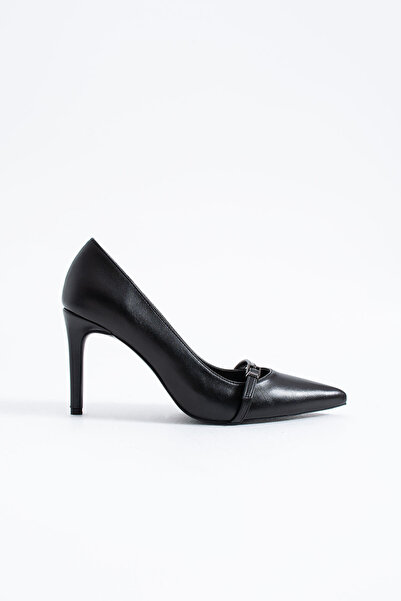 Siena Shoes حذاء نسائي بكعب عالٍ من Zarte مزود بمشبك وتفاصيل بكعب عالٍ باللون...