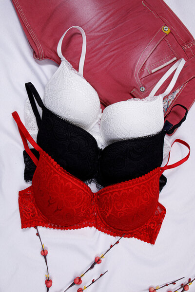 Secret Love Γυναικείο Σετ Σουτιέν με επένδυση με εσώρουχο και δαντέλα 3 τεμαχίων