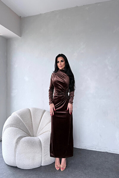 LİLA İSTANBUL Рокля от кадифе с драперия, украсена с камъни, с полу-булката талия