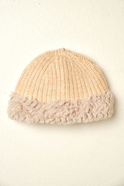 Nichii Fur-Trimmed Knitted Hat