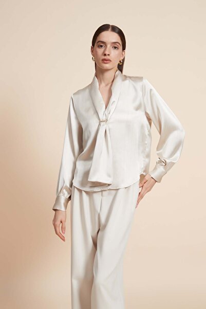 Yola بلوزة سادة بأكمام طويلة وربطة عنق