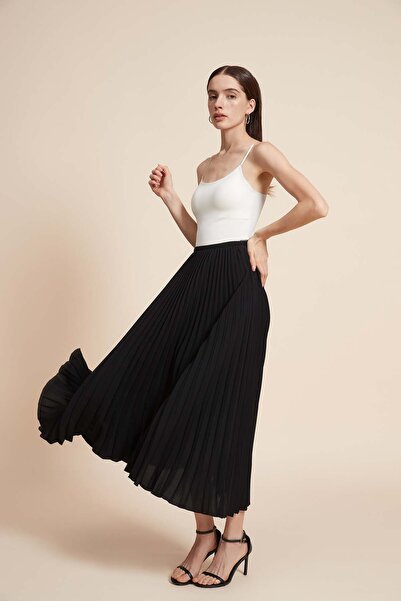 Yola Solid Pleated Midi Skirt