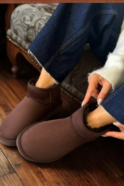 Emax حذاء بوت وجزمة نسائية من جلد الغزال مع نعل سميك من الفرو من الداخل