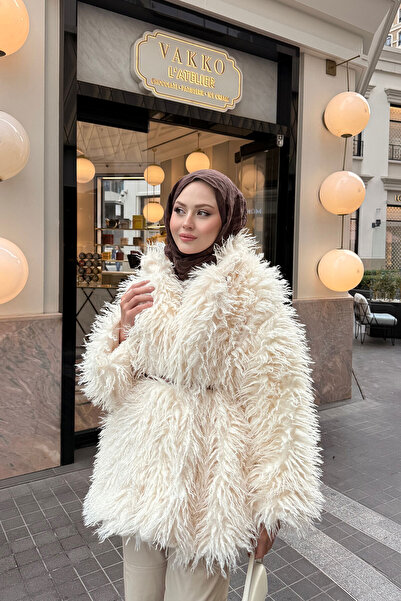 LOCCO Women's Belt Detail Short Fur Coat Cream