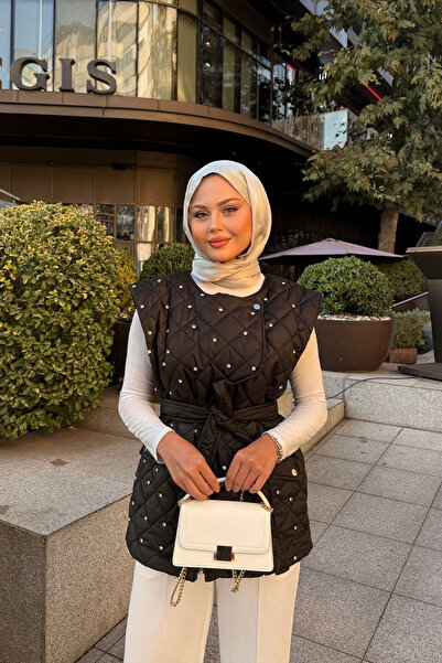 LOCCO سترة نسائية مبطنة بتفاصيل حجرية باللون الأسود